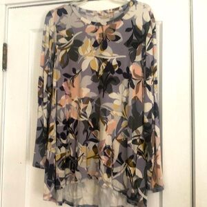 Logo Lori Goldstein Tunic